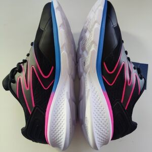 New women's size 11 Fila memory super stride 4